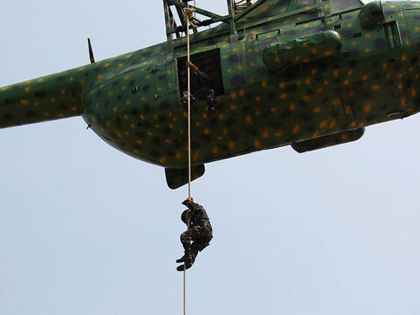 直升机战救模拟训练系统